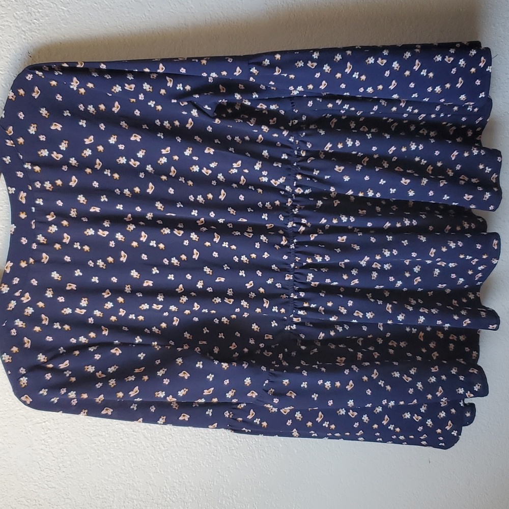 Copper key navy blue and tan V neck blouse with bell sleeves NWOT - Picture 7 of 10